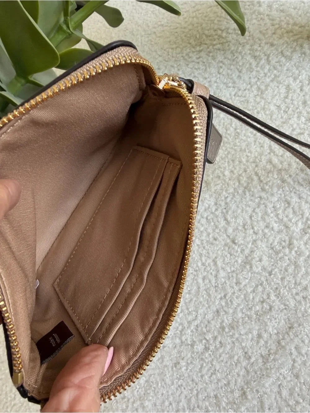 Coach Pebble Leather Wristlet Pouch Taupe Nude Zip Clutch Wallet like new